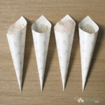 Papel para conos de arroz o pétalos en beige – pack 20 unidades